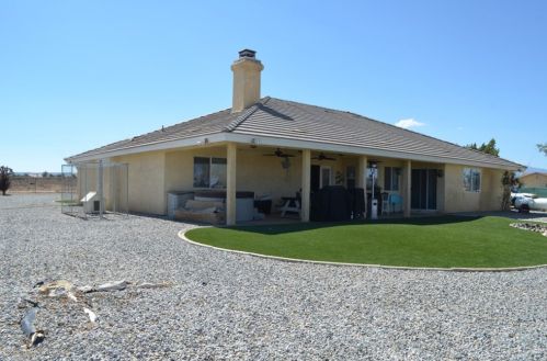 9320 Mesa St, Victorville CA  92392-1980 exterior