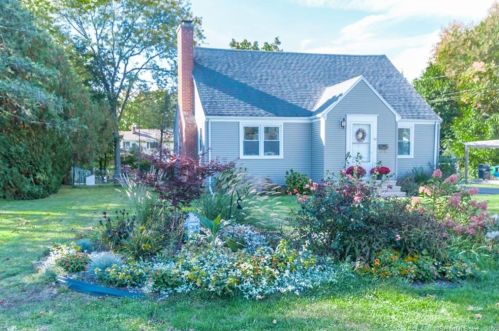 56 Homecrest Dr, Kensington, CT 06037-2119