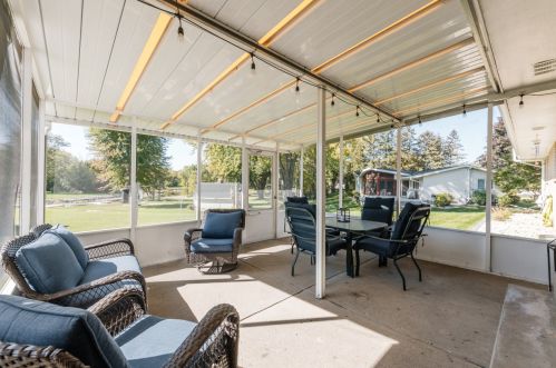 7750 Martha Cir, Waterford WI  53185-2039 exterior