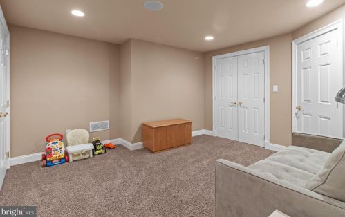 175 Edwards Dr, Southampton PA 18966-1174 exterior