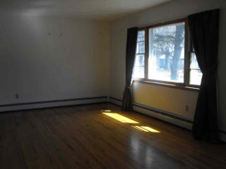 12 Smith St, Red Hook, NY 12571-1602