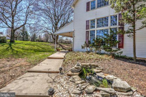 210 Hoernerstown Rd, Hummelstown PA  17036-9503 exterior