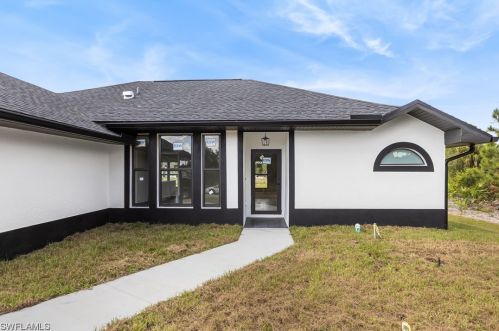813 Clayton Ave, Lehigh Acres, FL 33972-7401