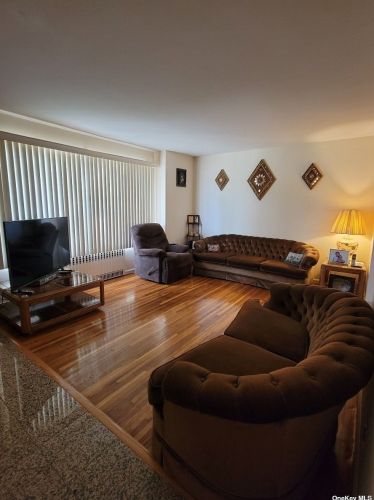 157-18 91st St, Jamaica, NY 11414-1403