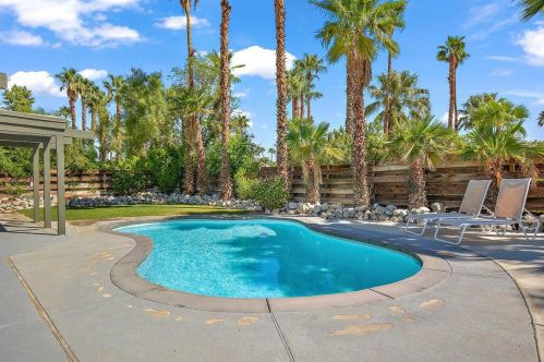 2632 Aurora Dr, Palm Springs CA  92262-2362 exterior