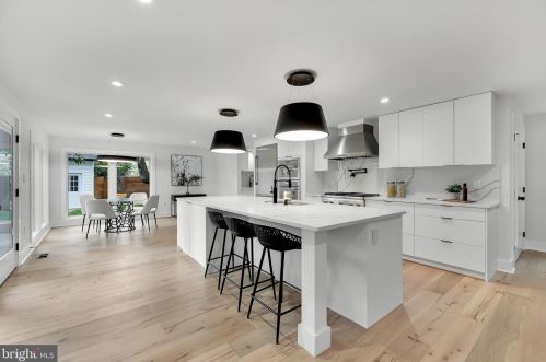 4624 Asbury Pl, Washington DC  20016-4325 exterior