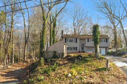 32 Mullen Hill Rd, Waterford, CT 06385-1909