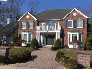 47 Northwoods Rd, Tinton Falls, NJ 07712-2513