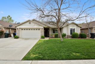 925 Millbrook St, Hanford, CA 93230-8556