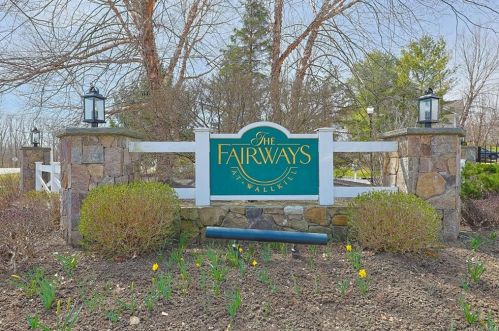 77 Fairways Dr, Middletown, NY 10940-3573