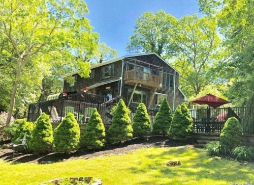 9 Cohrs Ct, Moriches, NY 11955-1801