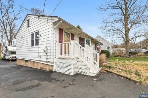 109 Hiawatha Blvd, Oakland NJ  07436-2905 exterior