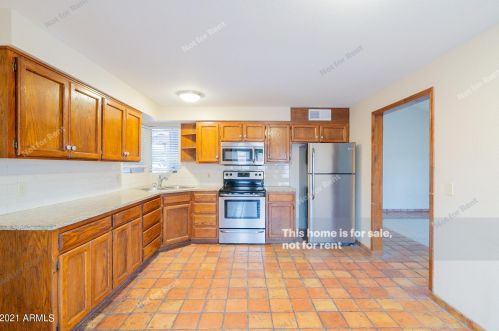 9022 56th Ave, Glendale, AZ 85302-3215