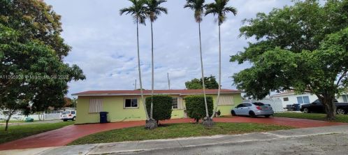 5781 111th St, Hialeah, FL 33012-2569