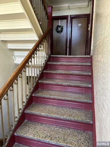 292 Lawton Ave, Cliffside Park NJ  07010-2434 exterior