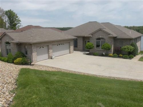 1004 Waters Edge Dr, Columbiana, OH 44408-8468