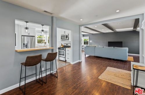 17030 Hart St, Van Nuys CA 91406-4508 exterior