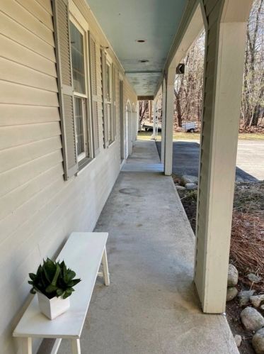 264 King St, Hanson, MA 02341-1139