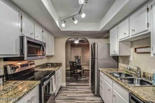 3825 Camelback Rd, Phoenix AZ  85018-2643 exterior