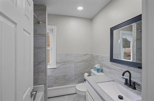 1736 Elmwood Ave, Warwick RI  02888-1104 exterior