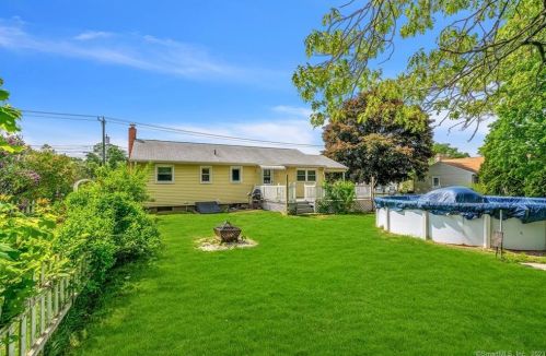 35 Keeney St, Manchester CT 06040-7054 exterior