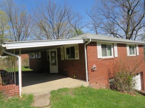 920 Fawcett St, Moon Twp, PA 15108-1808