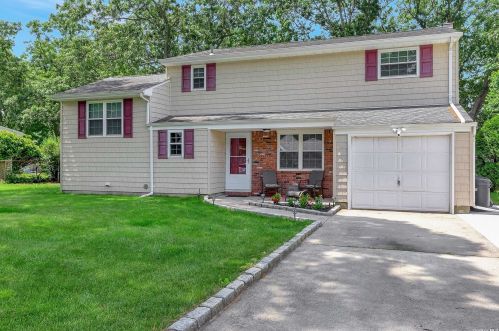 34 Fiesta Dr, South Setauket, NY 11720-1503