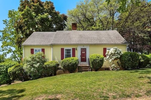 10 Howe St, Hingham, MA 02043-1219