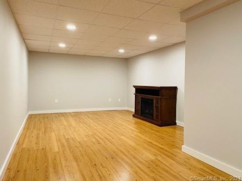 1200 Cornerstone Ct, Cheshire CT  06410-1860 exterior