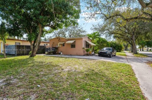 2001 26th Ave, Hollywood FL  33020-1910 exterior