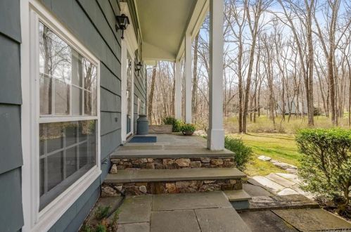 123 Ridgefield Ave, Lewisboro, NY 10590-1712