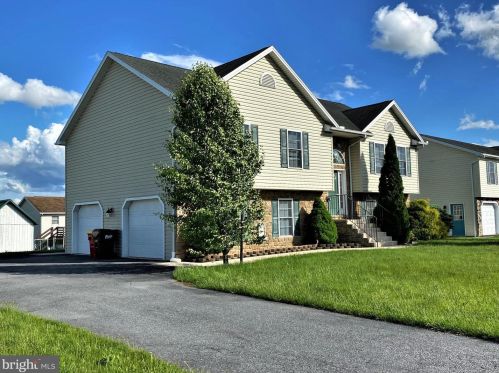 125 Quentin Cir, Lees Cross Roads, PA 17257-8794
