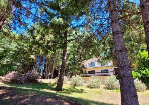 27421 Ridge Rd, Willits CA  95490-8985 exterior