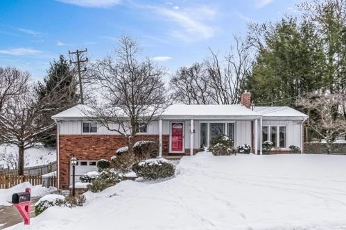 124 Lohengrin Dr, Pittsburgh, PA 15209-1049