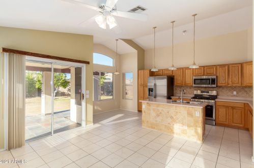 4138 Cactus Wren Dr, Phoenix AZ 85051-8186 exterior