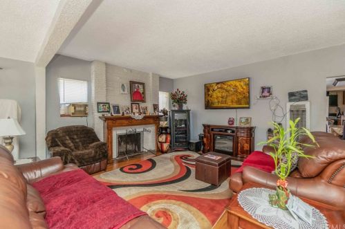 129 69th Way, Long Beach CA  90805-1237 exterior