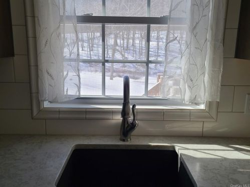 595 Mountain Rd, Port Jervis NY  12771-3165 exterior