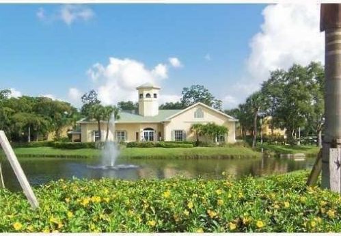 919 Meadows Cir, Boynton Beach FL  33436-8929 exterior
