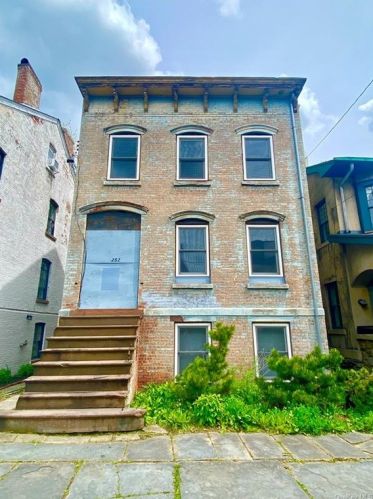 282 Liberty St, Newburgh NY  12550-4623 exterior