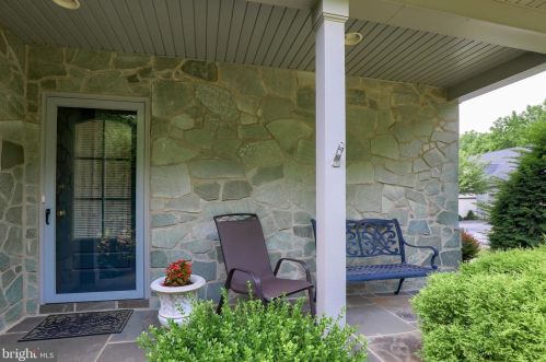 8 Deer Ford Dr, Lancaster, PA 17601-5642
