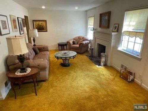 281 Lindbergh Blvd, Teaneck, NJ 07666-6542