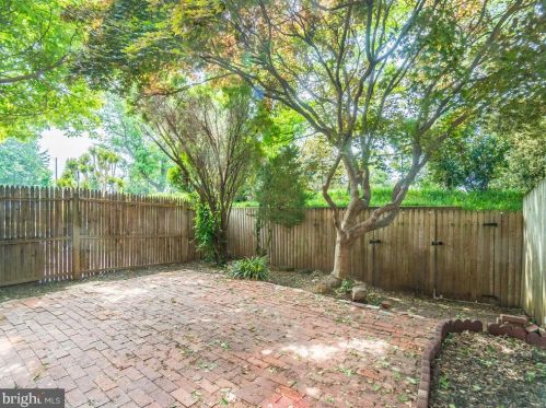 2836 Flagmaker Dr, Falls Church VA  22042-2203 exterior