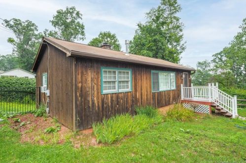 2 Fair Ln, Danbury, CT 06812-2332