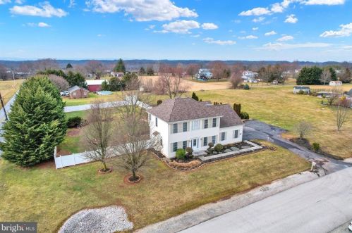 10 Amanda Dr, Littlestown, PA 17340-9226