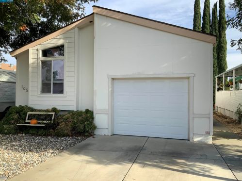 105 Reef Dr, West Pittsburg, CA 94565-5415