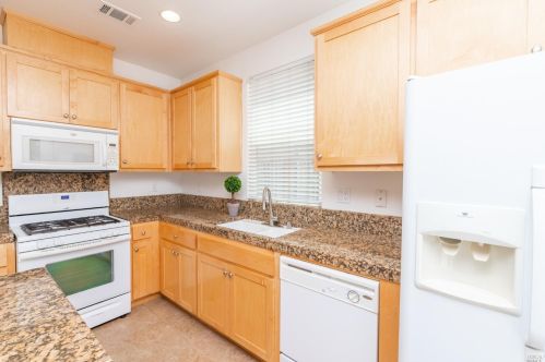 460 Rosso Ct, Vacaville CA 95687-5698 exterior