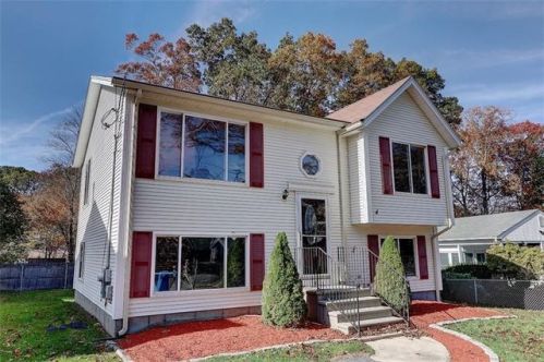 16 Standring St, Cumberland, RI 02864-5222