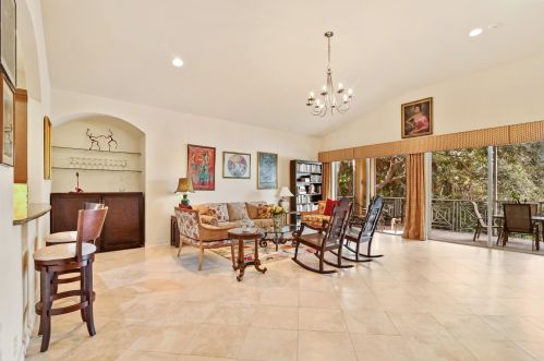 111 Palm Bay Ln, West Palm Beach, FL 33418-5724