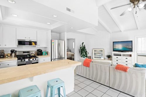 203 Cedar St, Newport Beach, CA 92663-1907