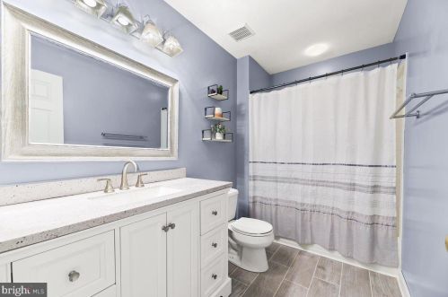 10056 Naughton Ct, Bristow VA  20136-3068 exterior